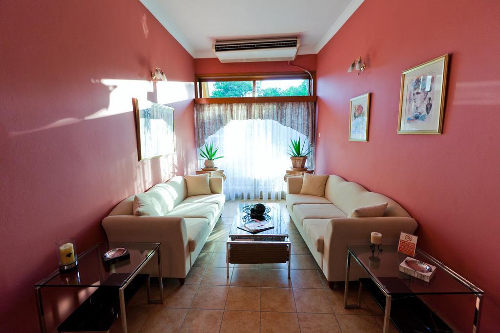 Hotel Possidon Aegina Bagian luar foto